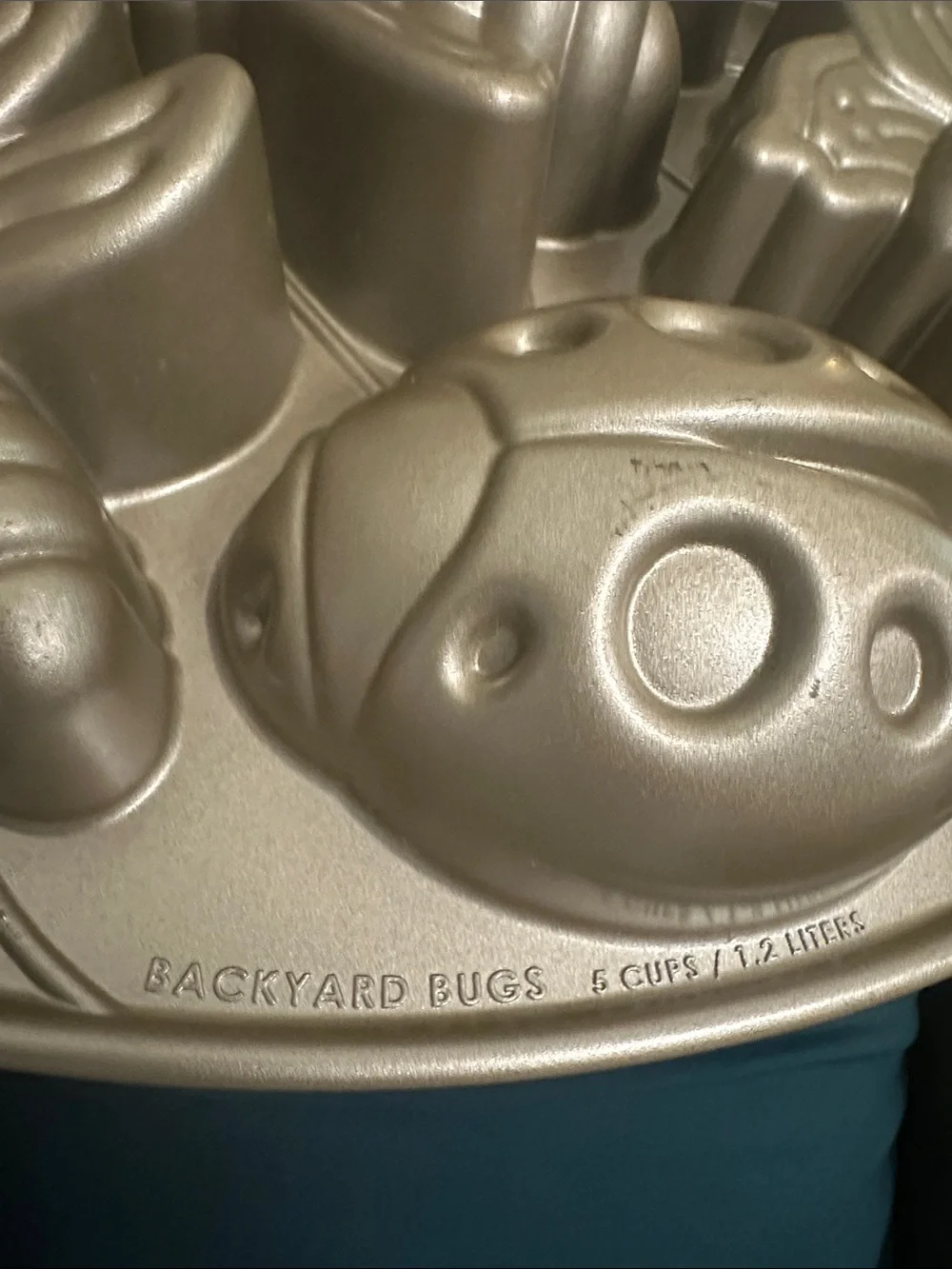 Appears New Nordic Wear Backyard Bugs Cake Pan